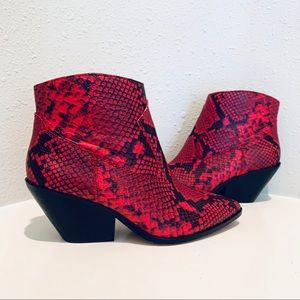 Vince Camuto Snakeskin Leather Red Bootie/Sz:6